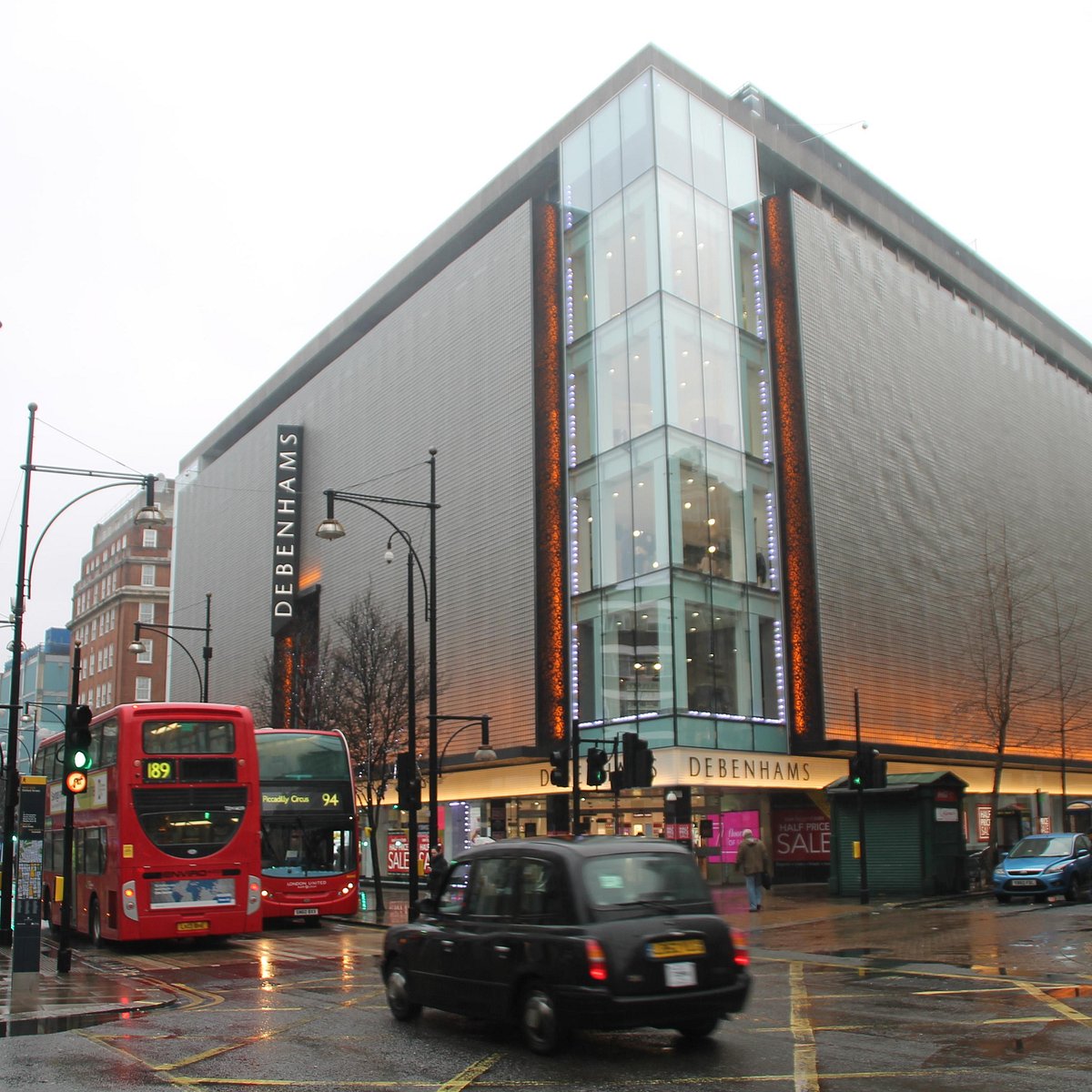 Debenhams, famosa rede de lojas de departamentos, anunciou fechamento de todas as unidades fisicas | Reprodução