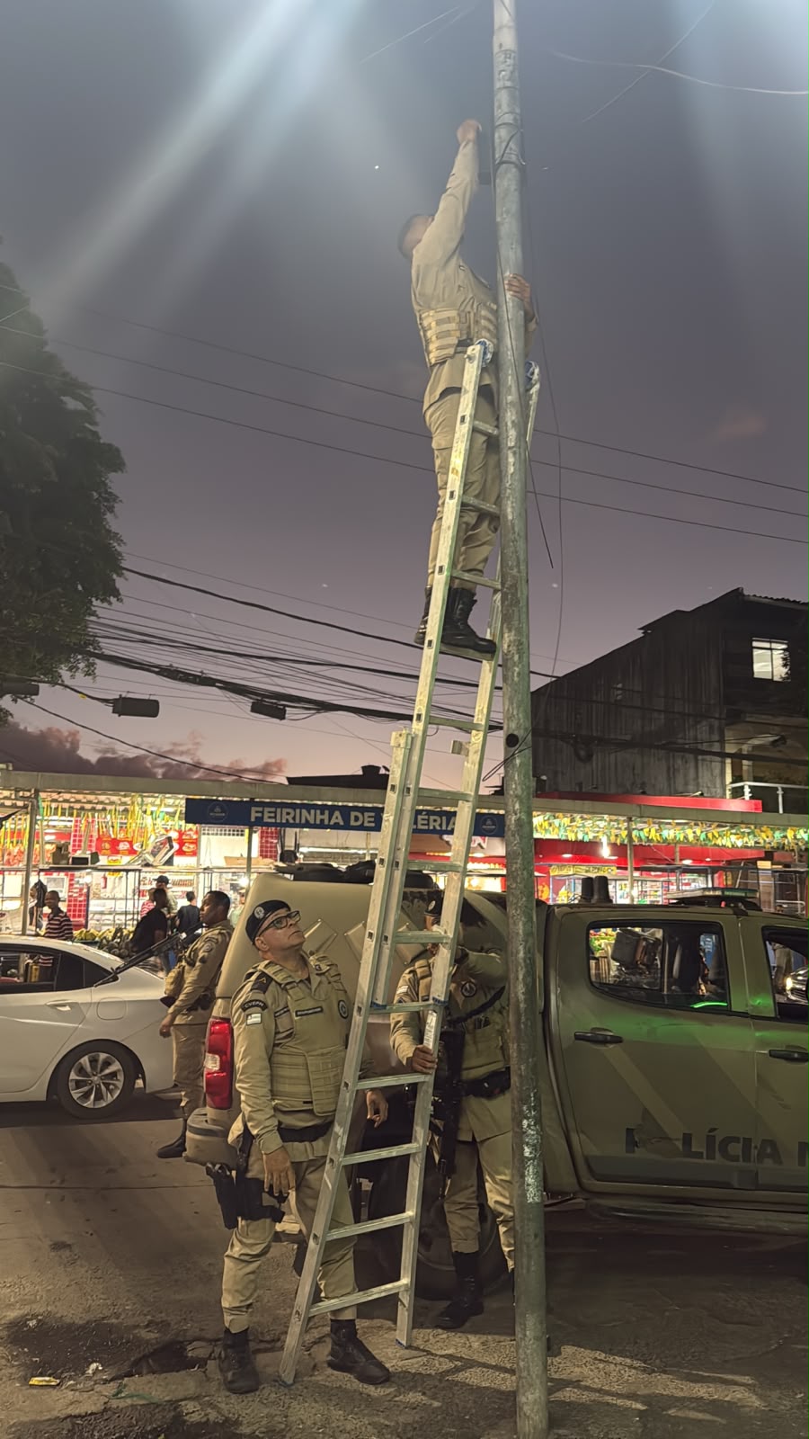 Câmeras foram retiradas por equipes da Polícia Militar