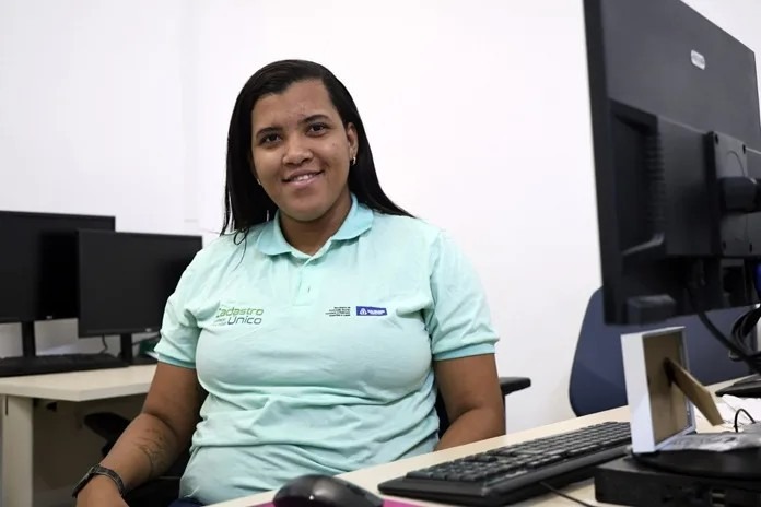 Mulher expulsa de casa conta como teve vida transformada pelo programa Vida Nova Empregabilidade