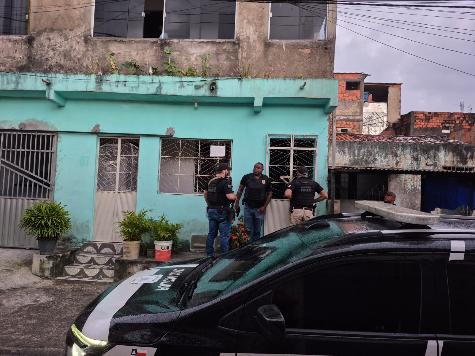 Duas lojas de acessórios para celular e dois estabelecimento de roupas foram fiscalizados no centro de Salvador - Imagem: Ascom-PCBA/Divulgação