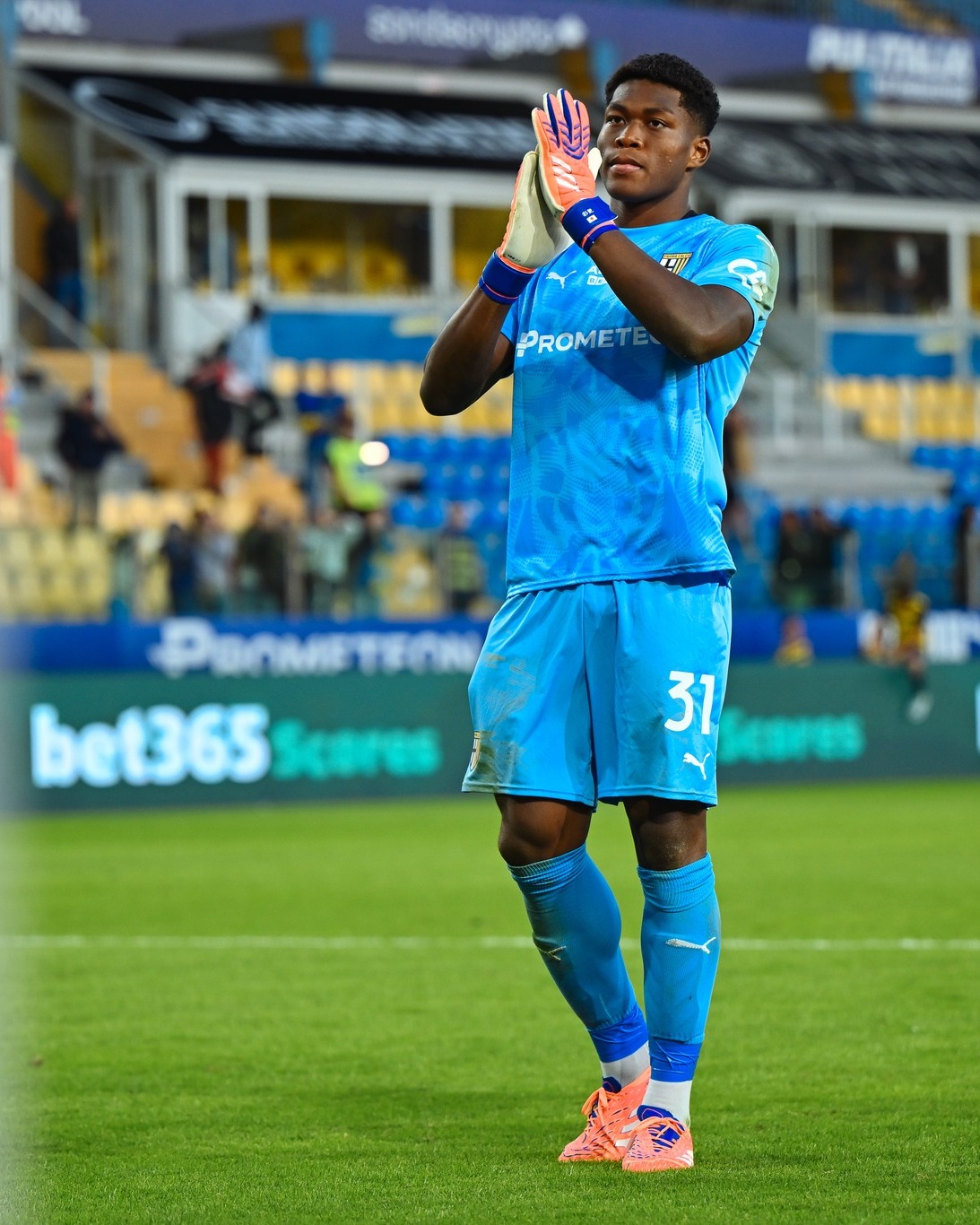 Reprodução-Instagram @parmacalcio1913 e @zionsuzuki