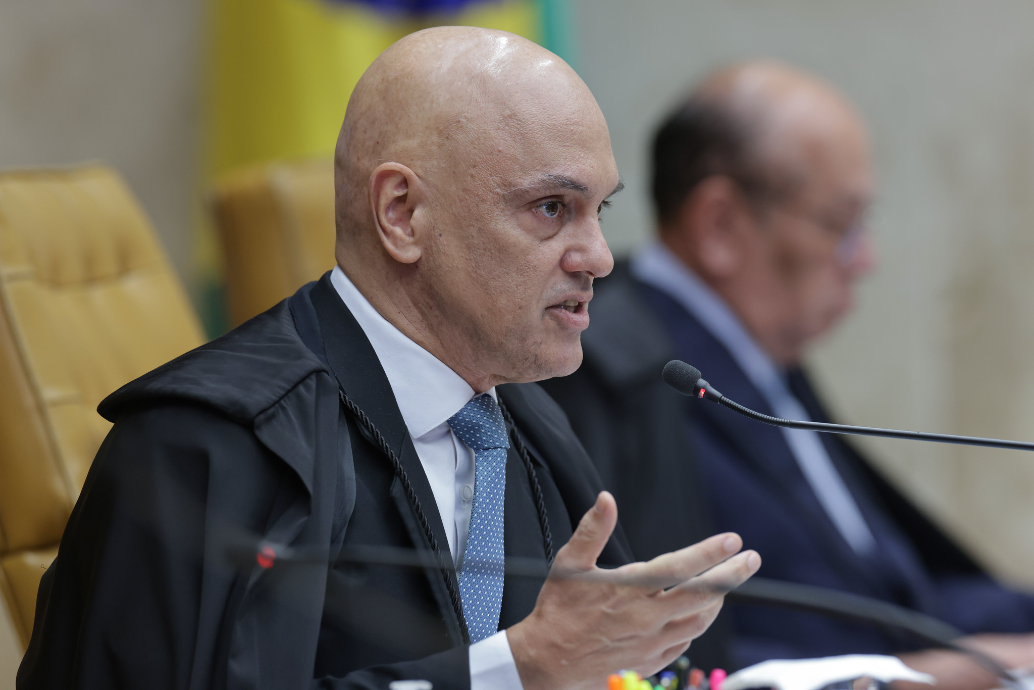 “Arapongagem institucional”: Mendonça usa palavras de Moraes contra dossiês para barrar monitoramento da PF