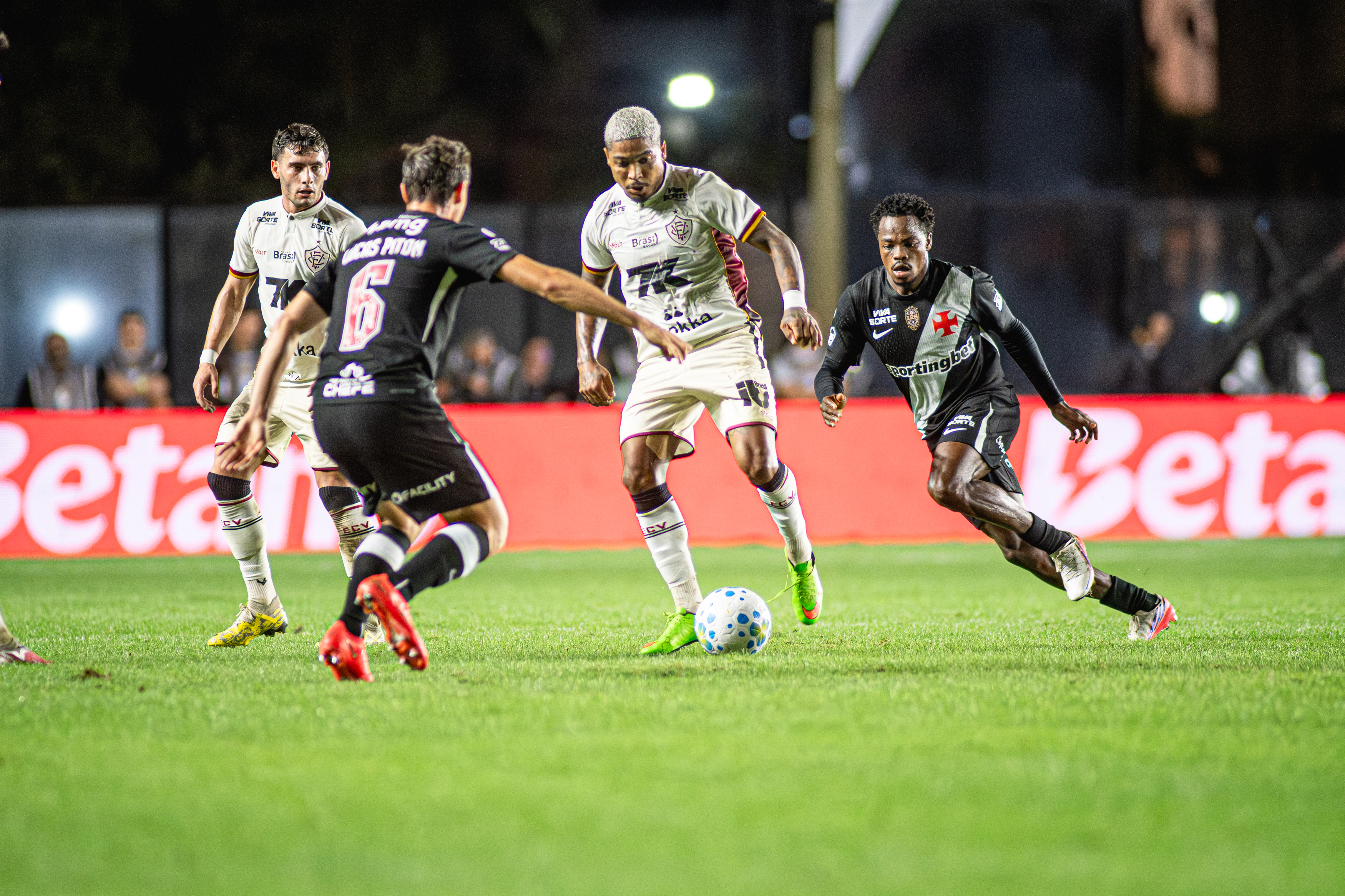 Vitória x Vasco pelo jogo de ida das quartas da Copa do Brasil - Foto: Victor Ferreira / ECV