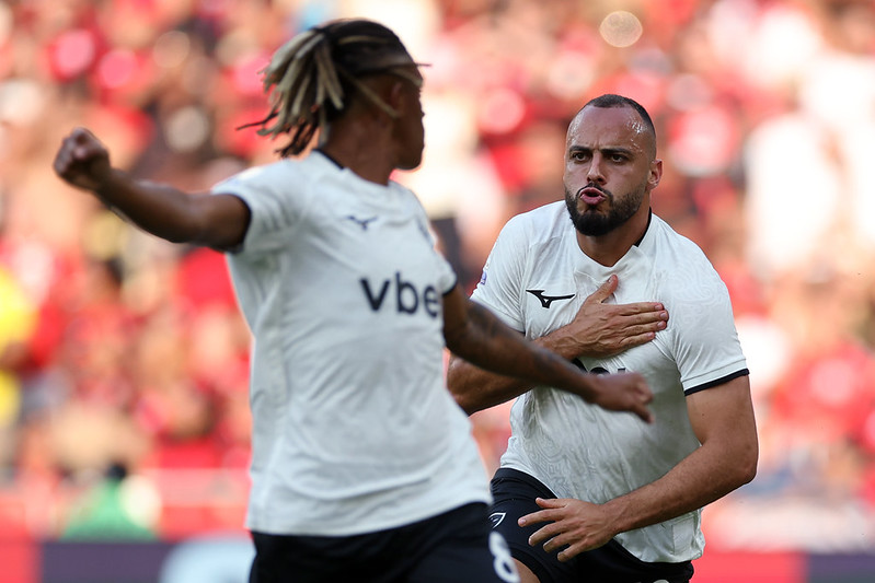 Protesto da torcida acontece em meio à sequência negativa do Botafogo, que vem de derrota por 3 a 0 para o Flamengo — Foto: Vítor Silva/Botafogo