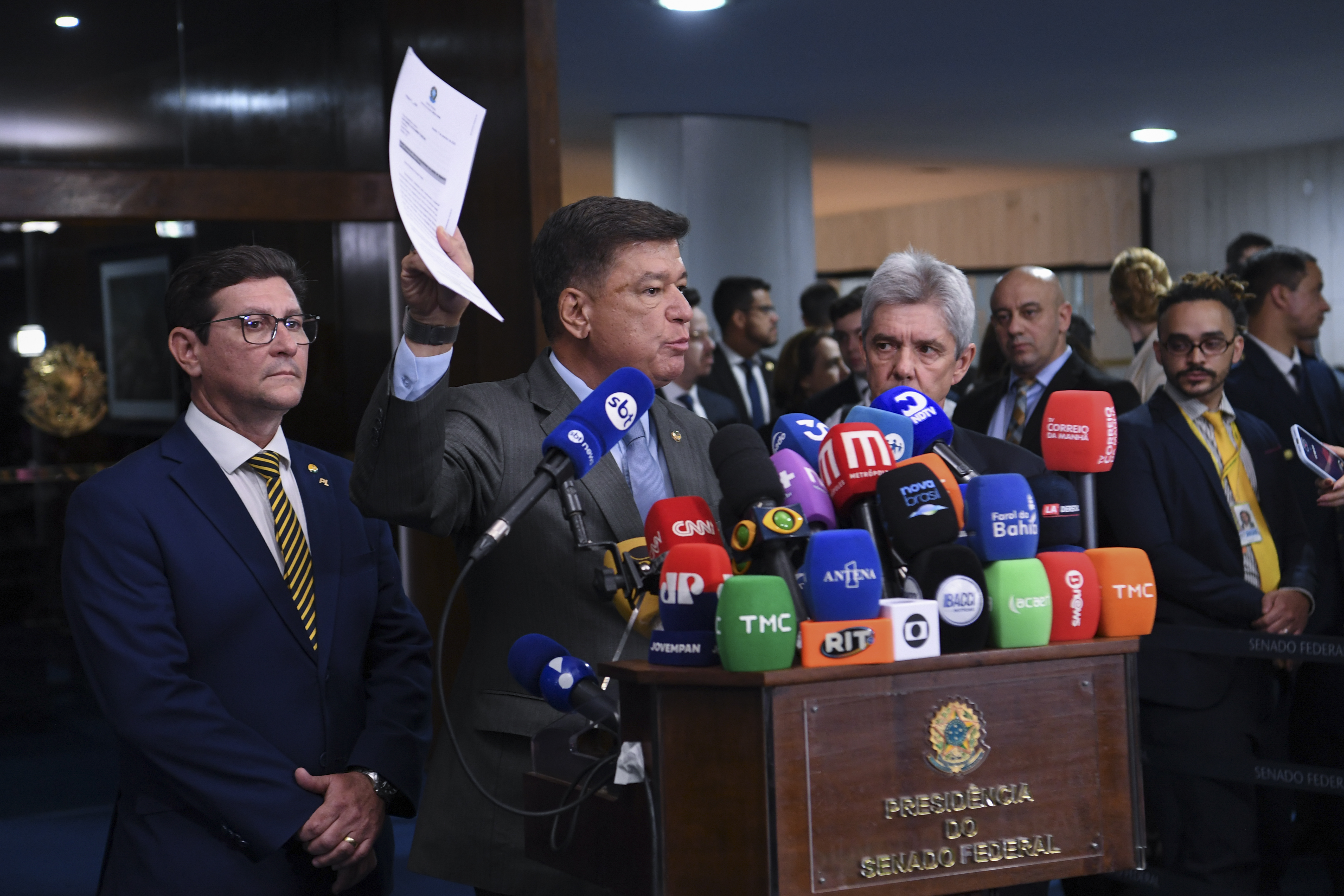 Carlos Viana (PSD-MG) concede entrevista coletiva para explicar o pedido de impeachment protocolado no Senado Federal contra o ministro do Supremo Tribunal Federal (STF) Alexandre de Moraes. (Foto: Jonas Pereira/Agência Senado)