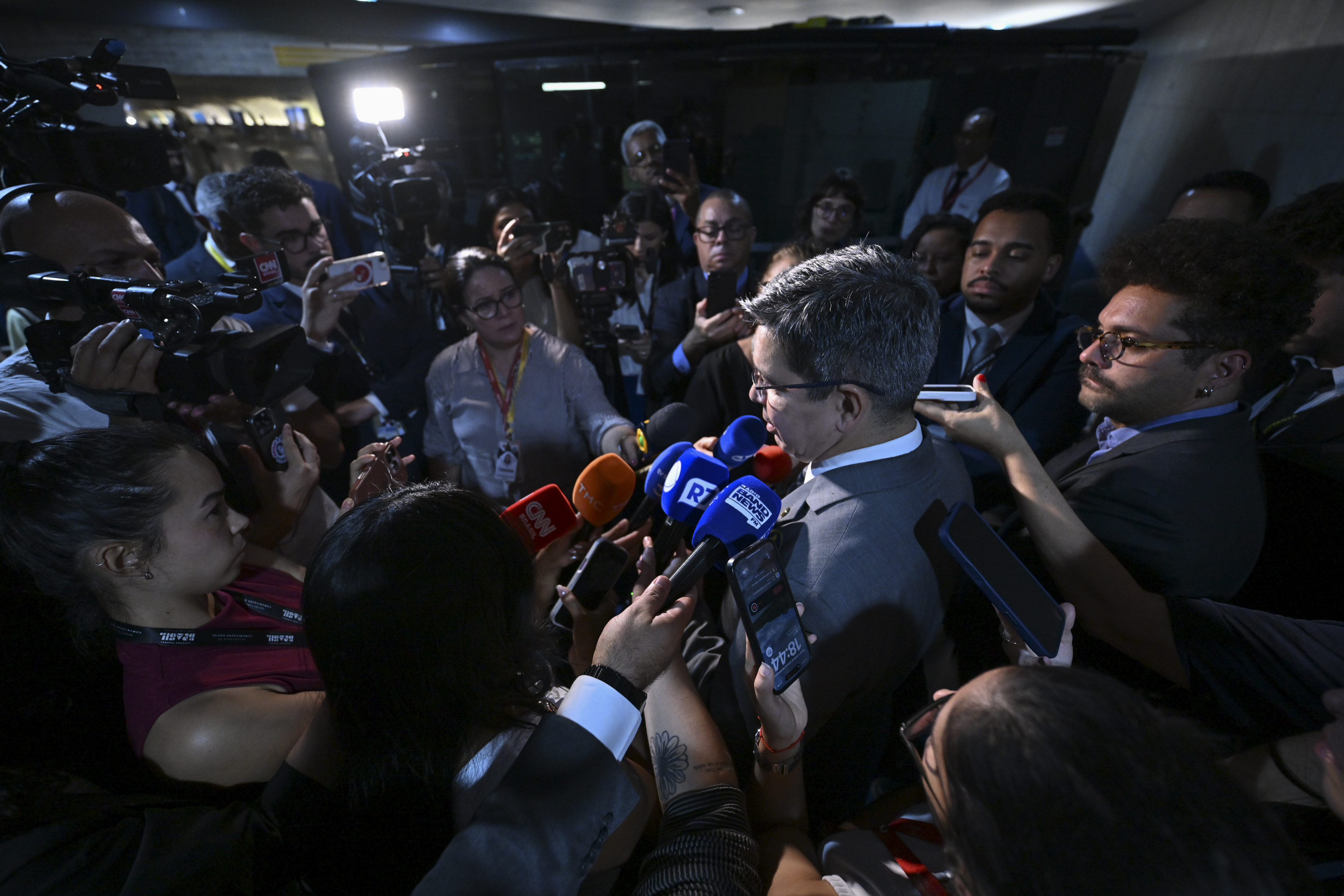 Randolfe Rodrigues (PT-AP) afirma que “em que pese o movimento da oposição em relação à votação da PEC do fim da escala 6X1, a proposta deve ser analisada em outro momento, ou, até mesmo, entre o primeiro e o segundo turnos das eleições deste ano”. (Foto: Ton Molina/Agência Senado)
