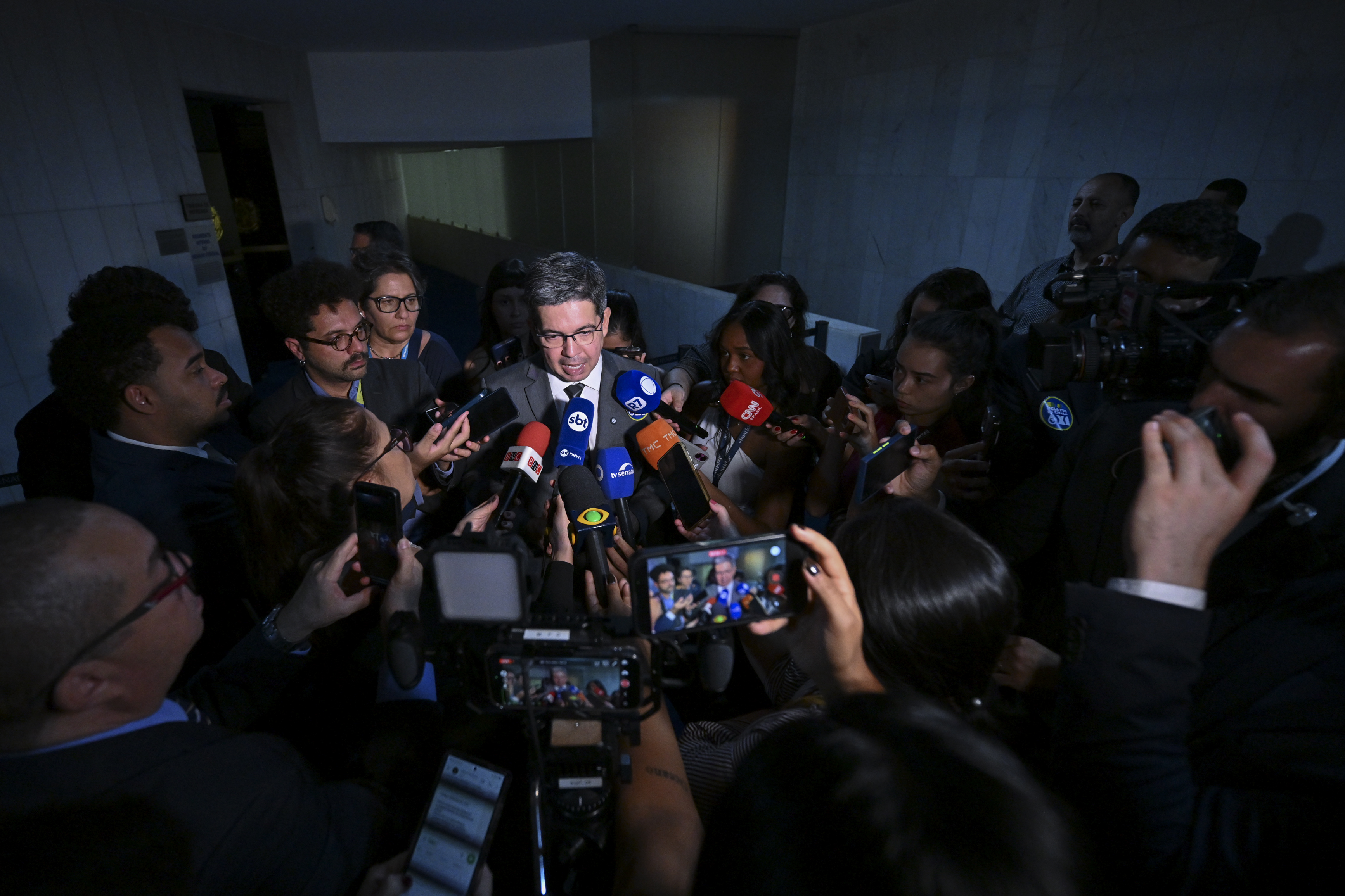 Randolfe Rodrigues (PT-AP) afirma que “em que pese o movimento da oposição em relação à votação da PEC do fim da escala 6X1, a proposta deve ser analisada em outro momento, ou, até mesmo, entre o primeiro e o segundo turnos das eleições deste ano”. (Foto: Ton Molina/Agência Senado)