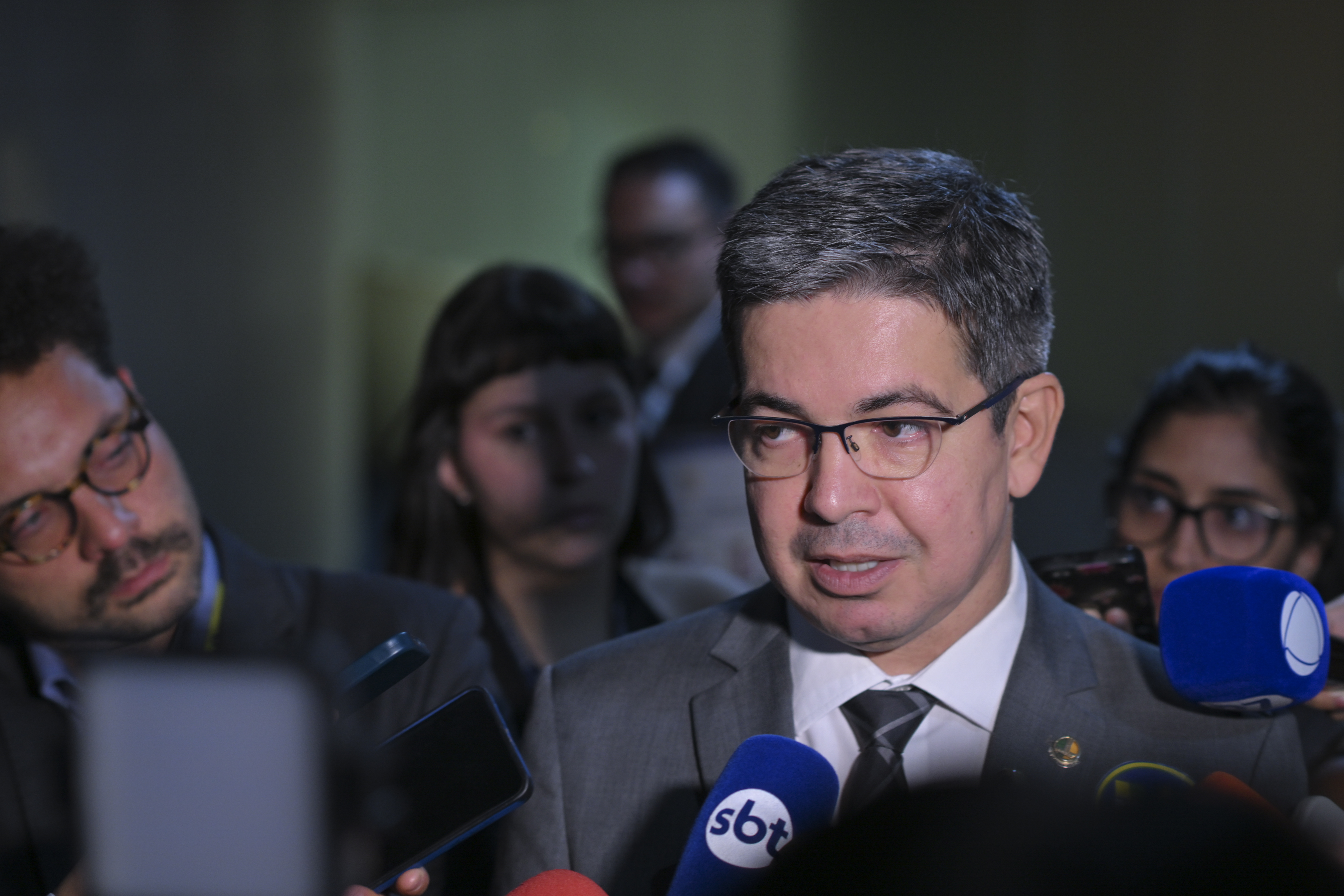 Randolfe Rodrigues (PT-AP) afirma que “em que pese o movimento da oposição em relação à votação da PEC do fim da escala 6X1, a proposta deve ser analisada em outro momento, ou, até mesmo, entre o primeiro e o segundo turnos das eleições deste ano”. (Foto: Ton Molina/Agência Senado)