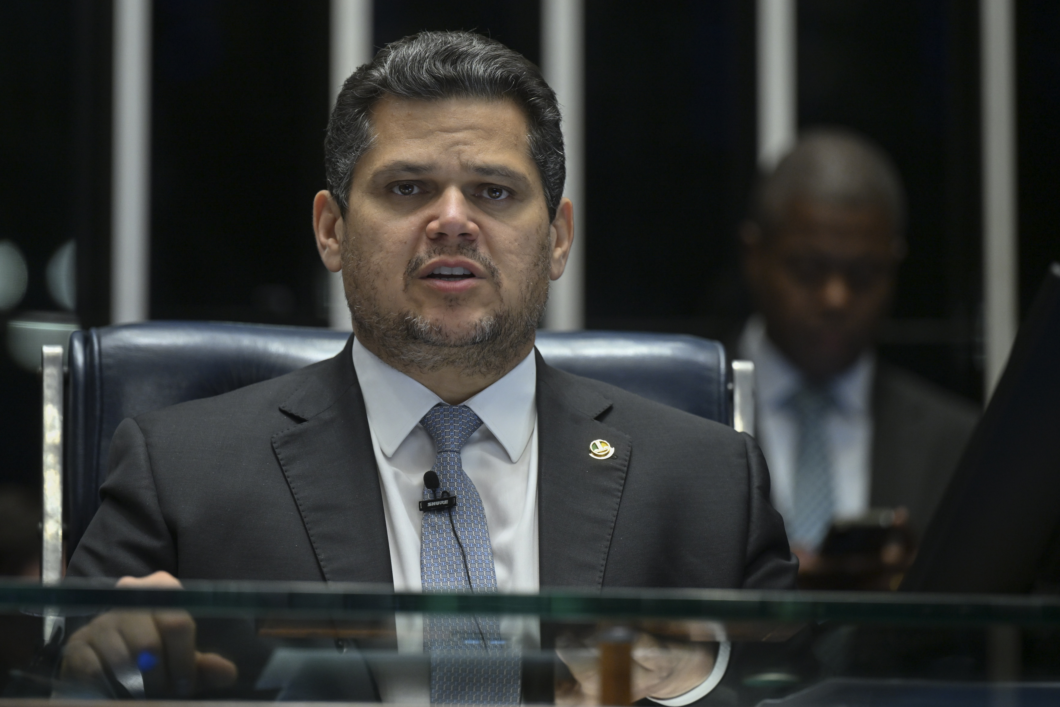 DIRETO DE BRASÍLIA: Davi Alcolumbre acusa colegas de usar ofensas para ganhar notoriedade - QTU Questões do Universo