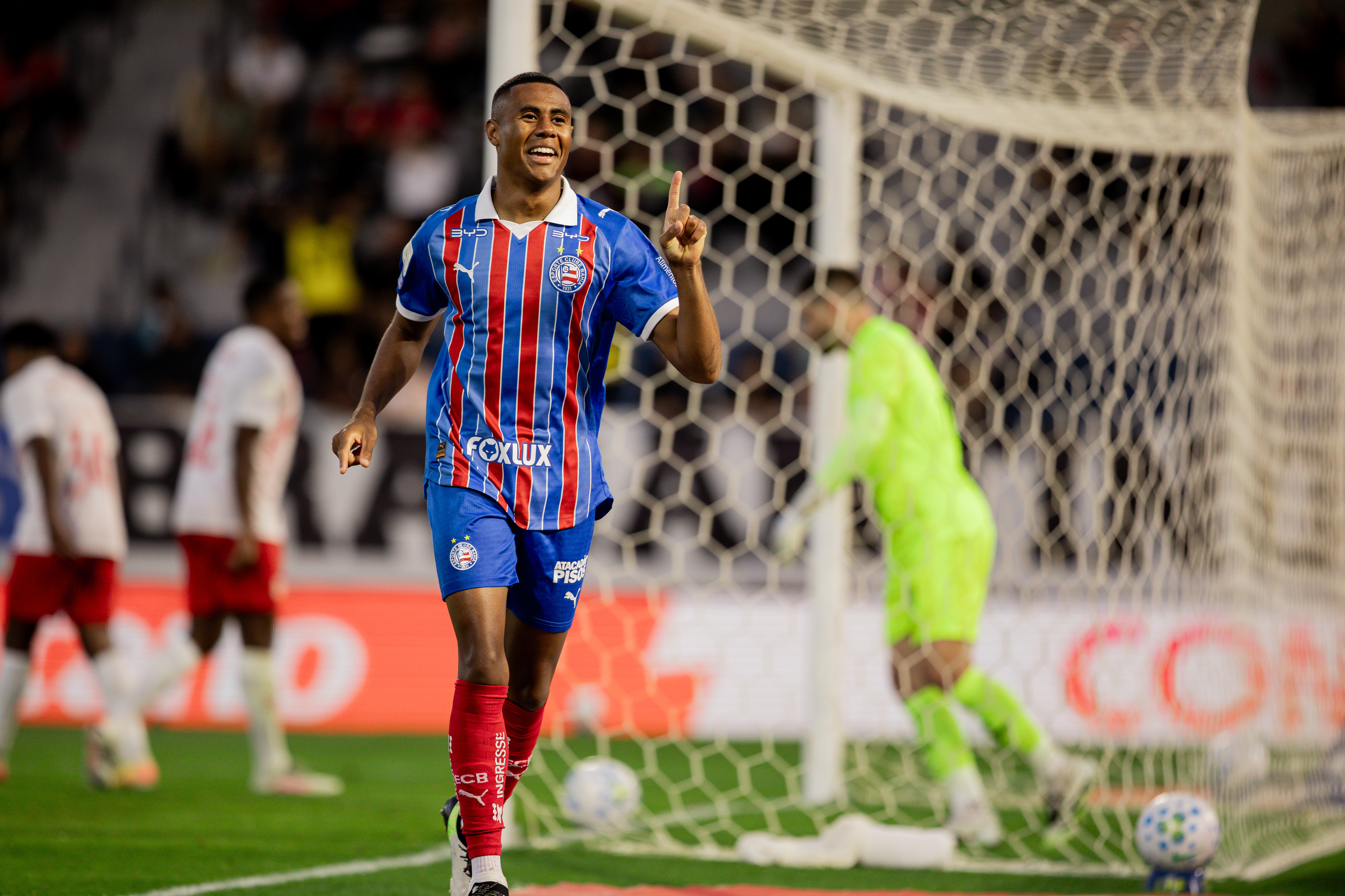 DE VIRADA! Bahia vence o RB Bragantino, chega a três triunfos consecutivos e sobe na tabela da Série A - Foto