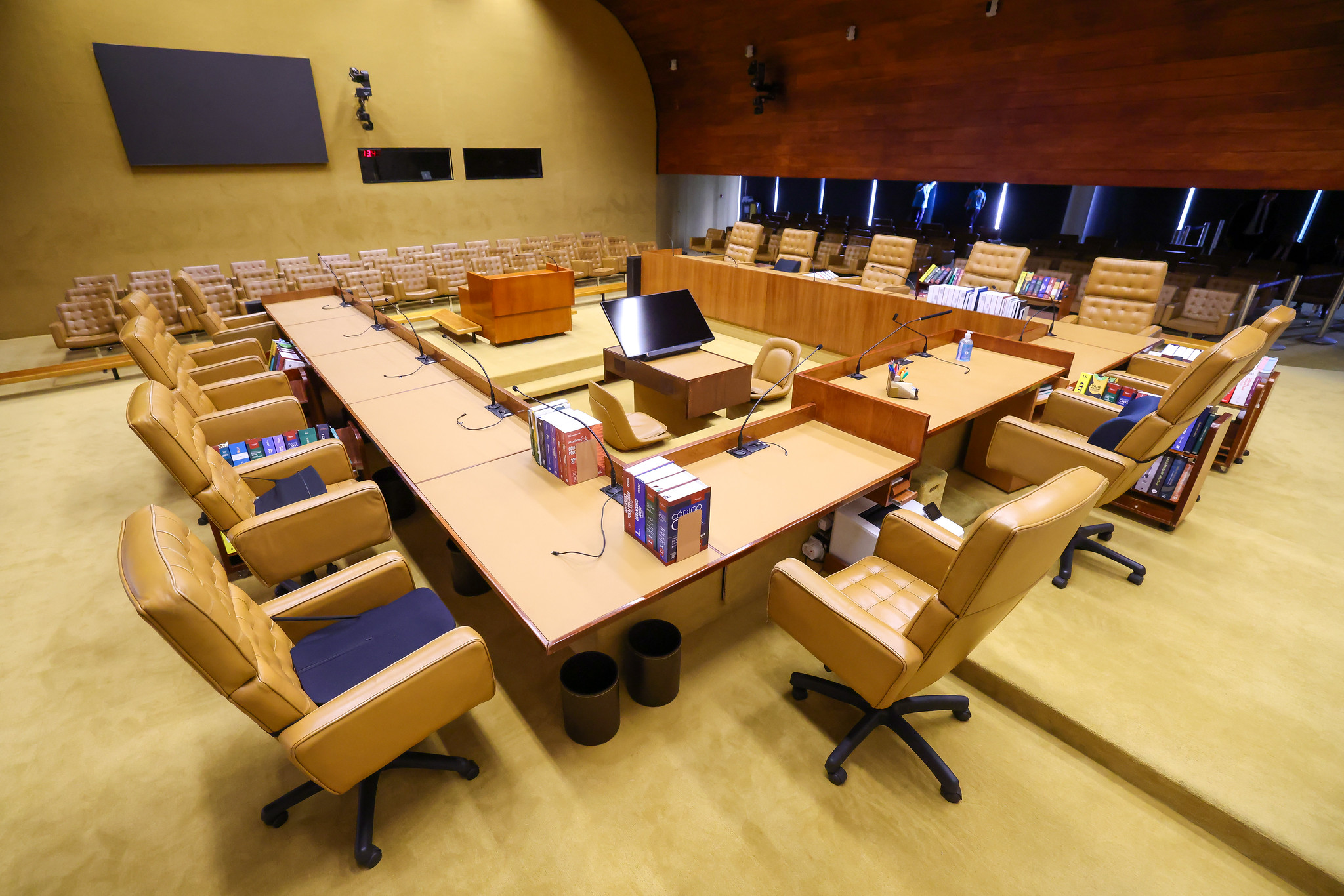 Julgamento no STF pode ter cinco ministros declarados suspeitos por ligação com o Banco Master