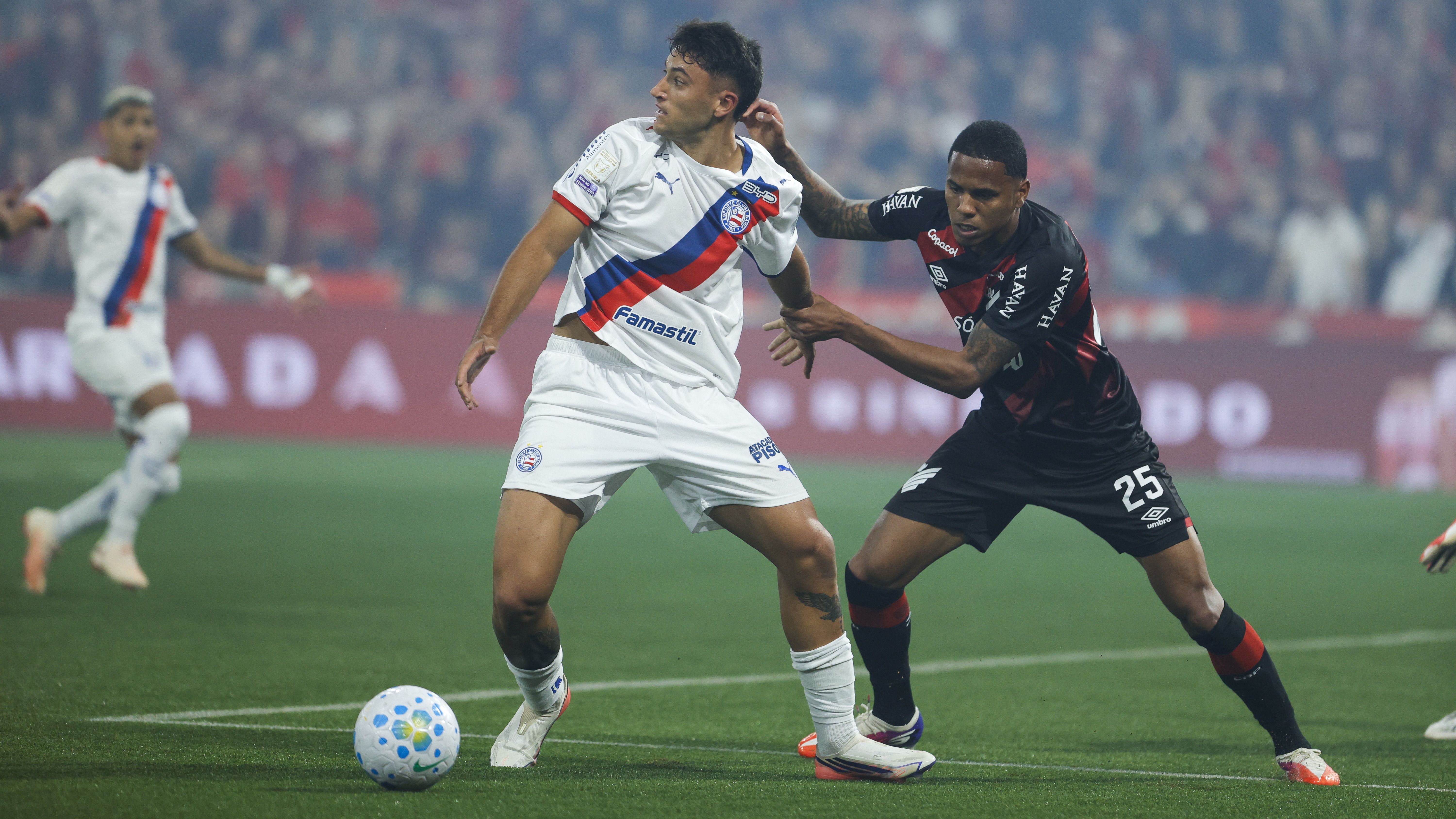 Everaldo desperdiça pênalti, Bahia perde confronto direto contra o Athletico-PR na Arena da Baixada e sai do G-4 do Brasileirão