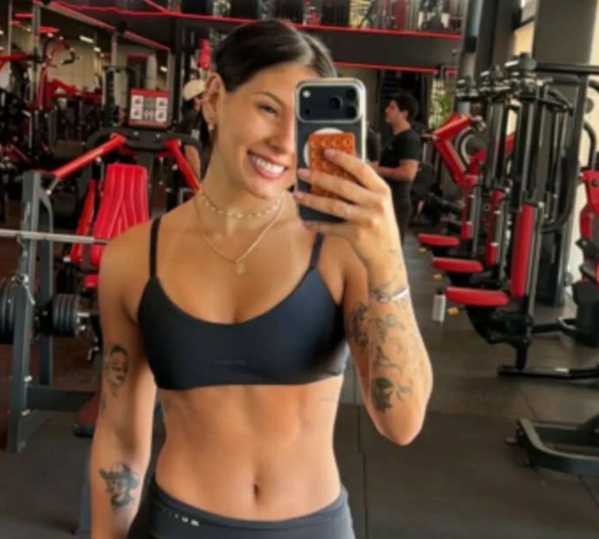 Ana Castela apresenta evolução corporal após foco em treinos na academia