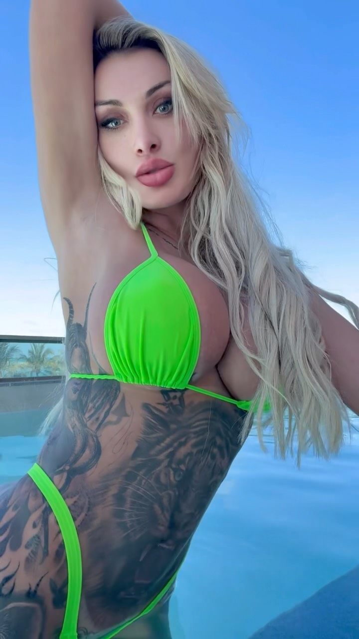 Andressa Urach passou por dificuldades na imigração italiana após o sistema de reconhecimento facial não validar sua identidade de primeira — Foto: Instagram