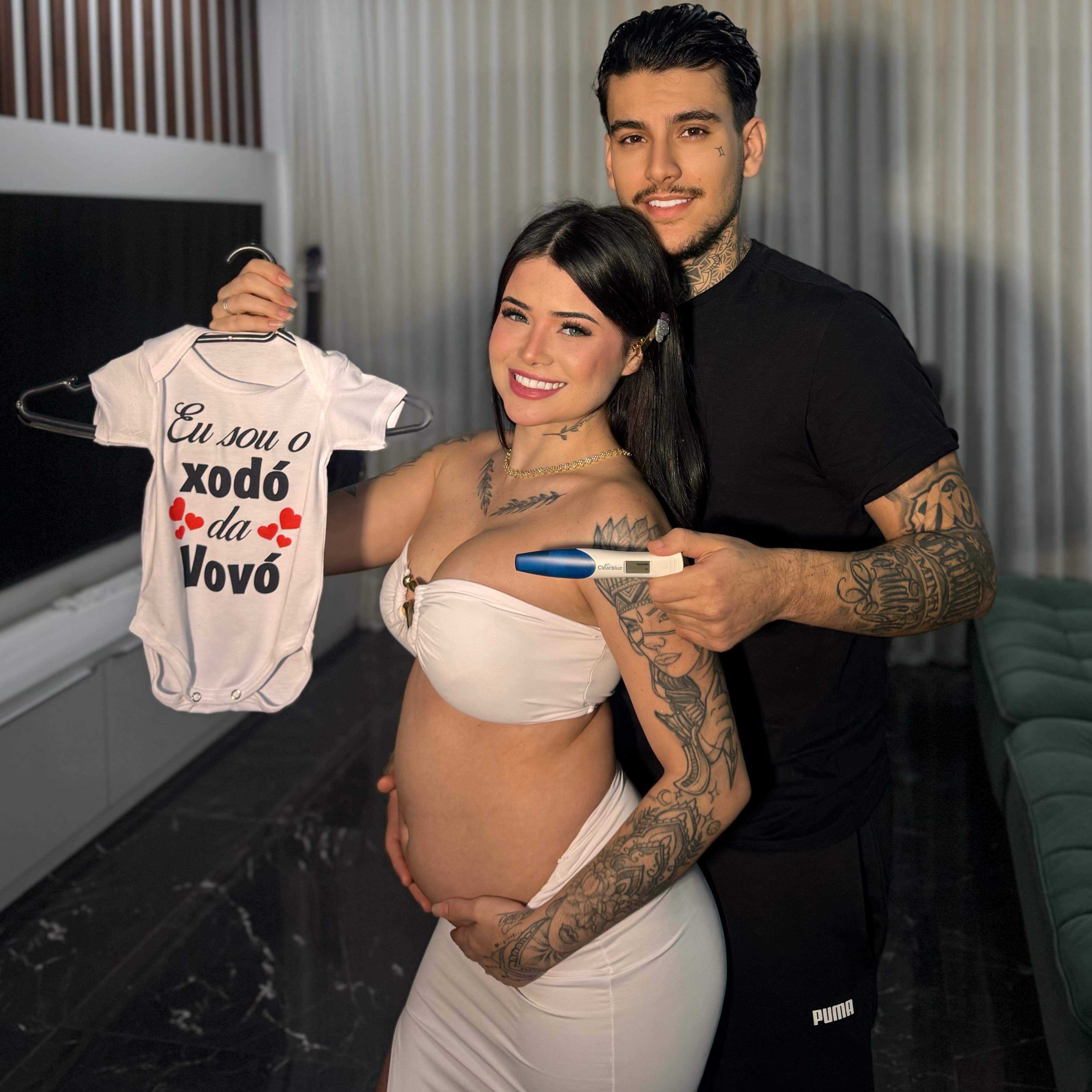 Arthur Urach e Maya Braga anunciaram a gravidez do primeiro filho durante um momento especial ao lado de Andressa Urach — Foto: Instagram