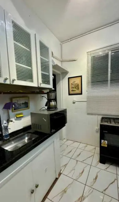 Apartamento de Paulo Betti vendido por quase R$ 500 mil