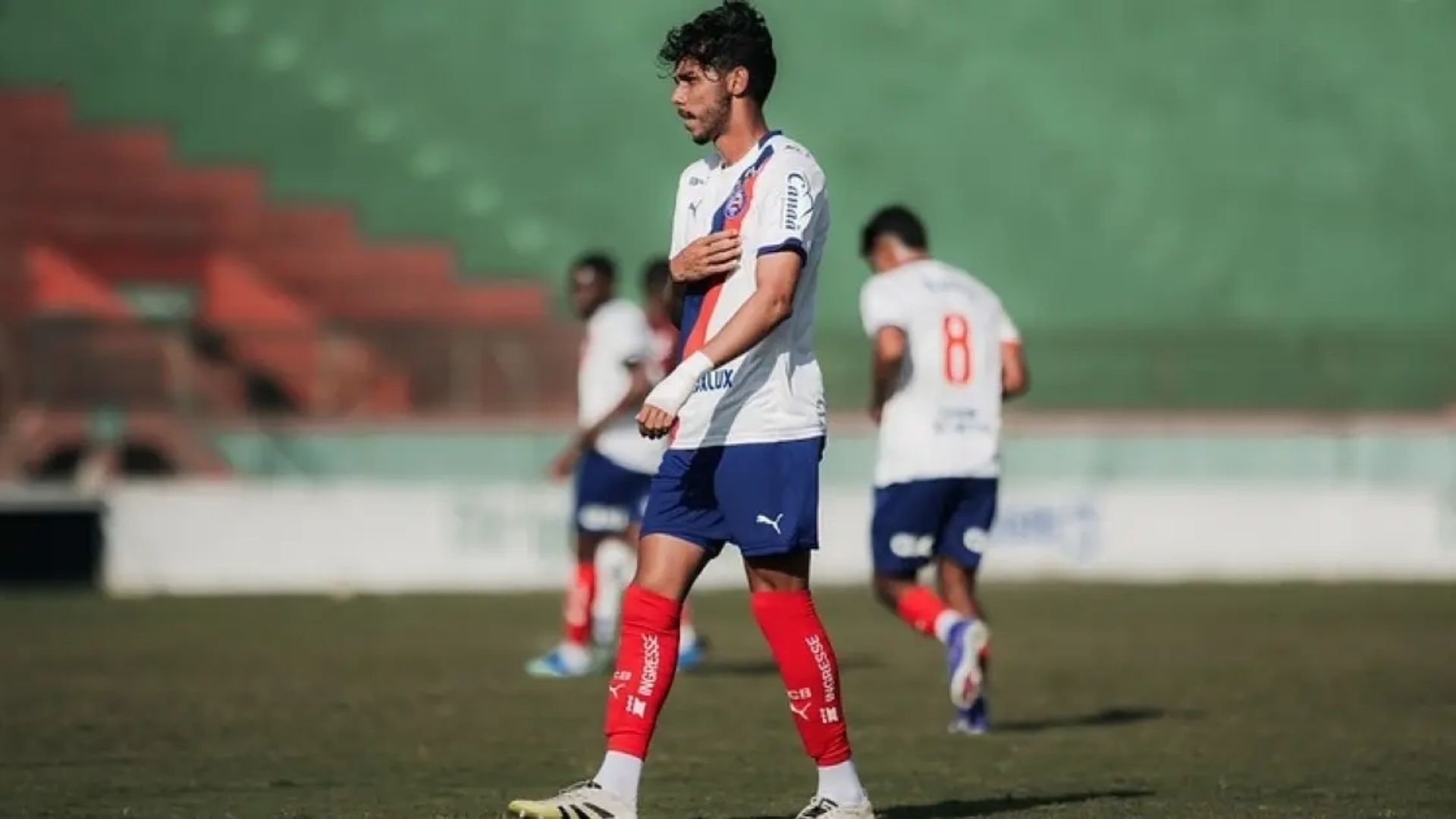 João Andrade com as cores do Esporte Clube Bahia - Foto: Leticia Martins / ECB