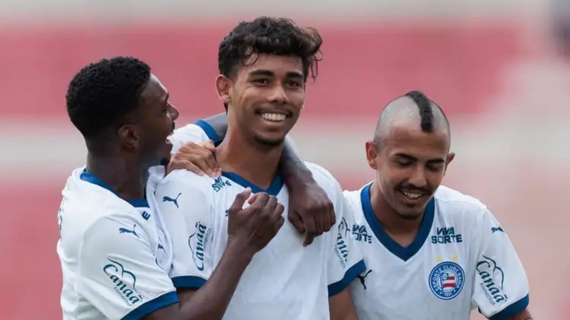 João Andrade com as cores do Esporte Clube Bahia - Foto: Divulgação | @RaphaMarquesFoto