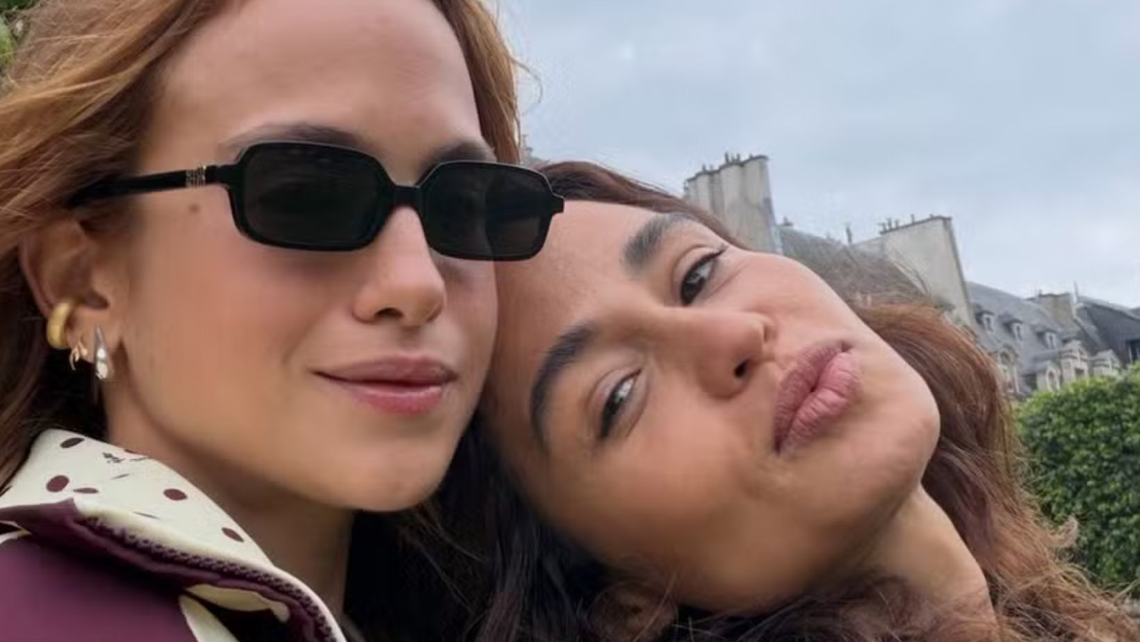 Emilie Rey e Nanda Costa