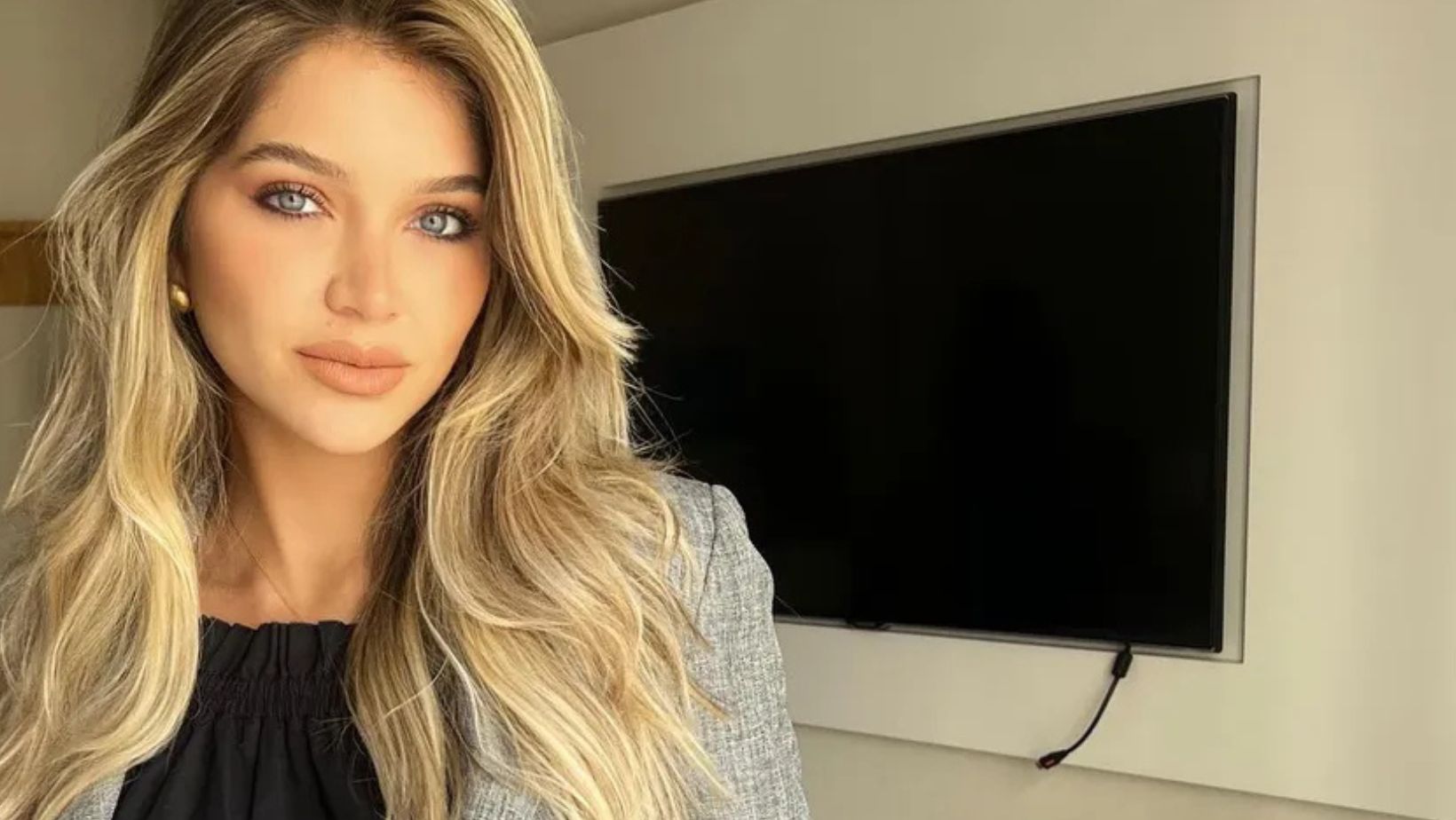 "LEMBRANÇA MAIS LINDA": Filha do cantor Leandro emociona ao repetir vestido usado com o pai há 30 anos