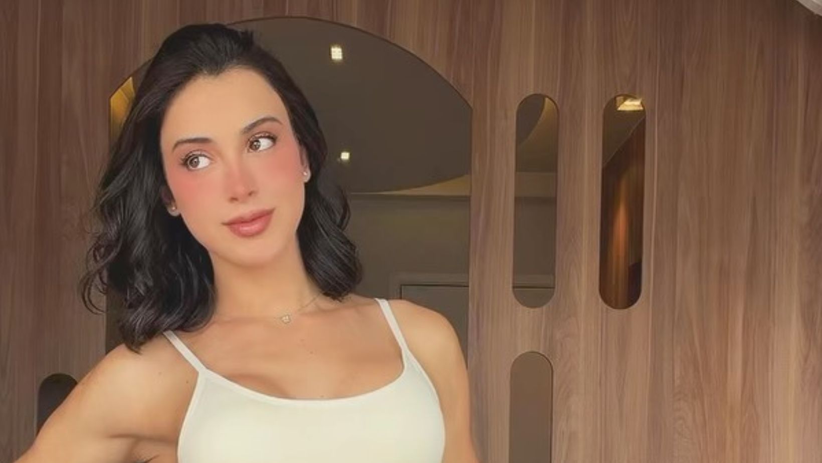 Influenciadora trans, Bella Longuinho aposta em look ousado para estreia no Rock in Rio; veja