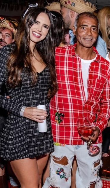 Romário curte Rock in Rio acompanhado da estudante Marcielle Mota