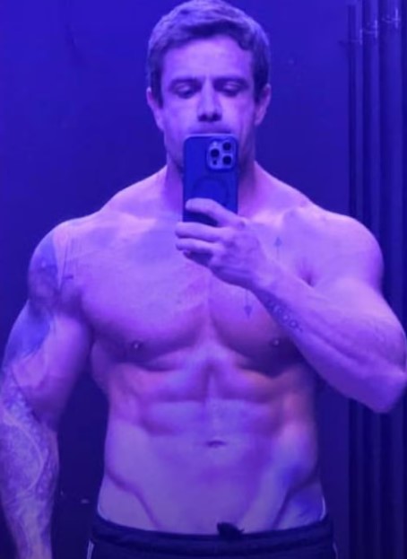 Rafael Cardoso impressiona com mudança drástica