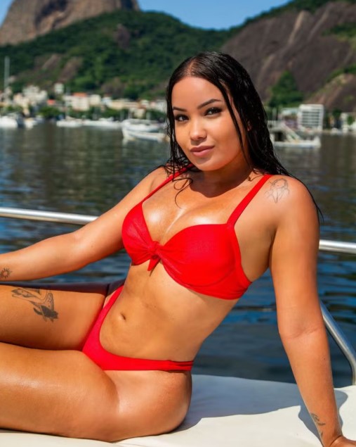 “Sete vezes por semana”: musa +18 revela cria contrato inusitado com o noivo com multa de R$ 60 mil