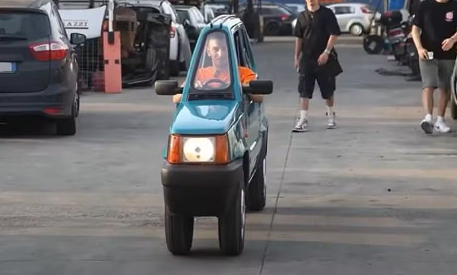 Carro mais estreito do mundo
