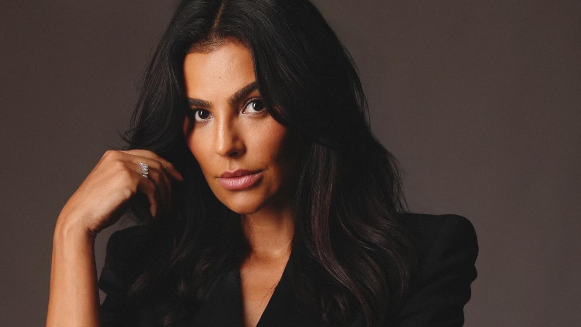 Cíntia Chagas confirmou nesta segunda-feira (1º) que está vivendo um novo relacionamento e afirmou estar “muito feliz” — Foto: Reprodução/Instagram