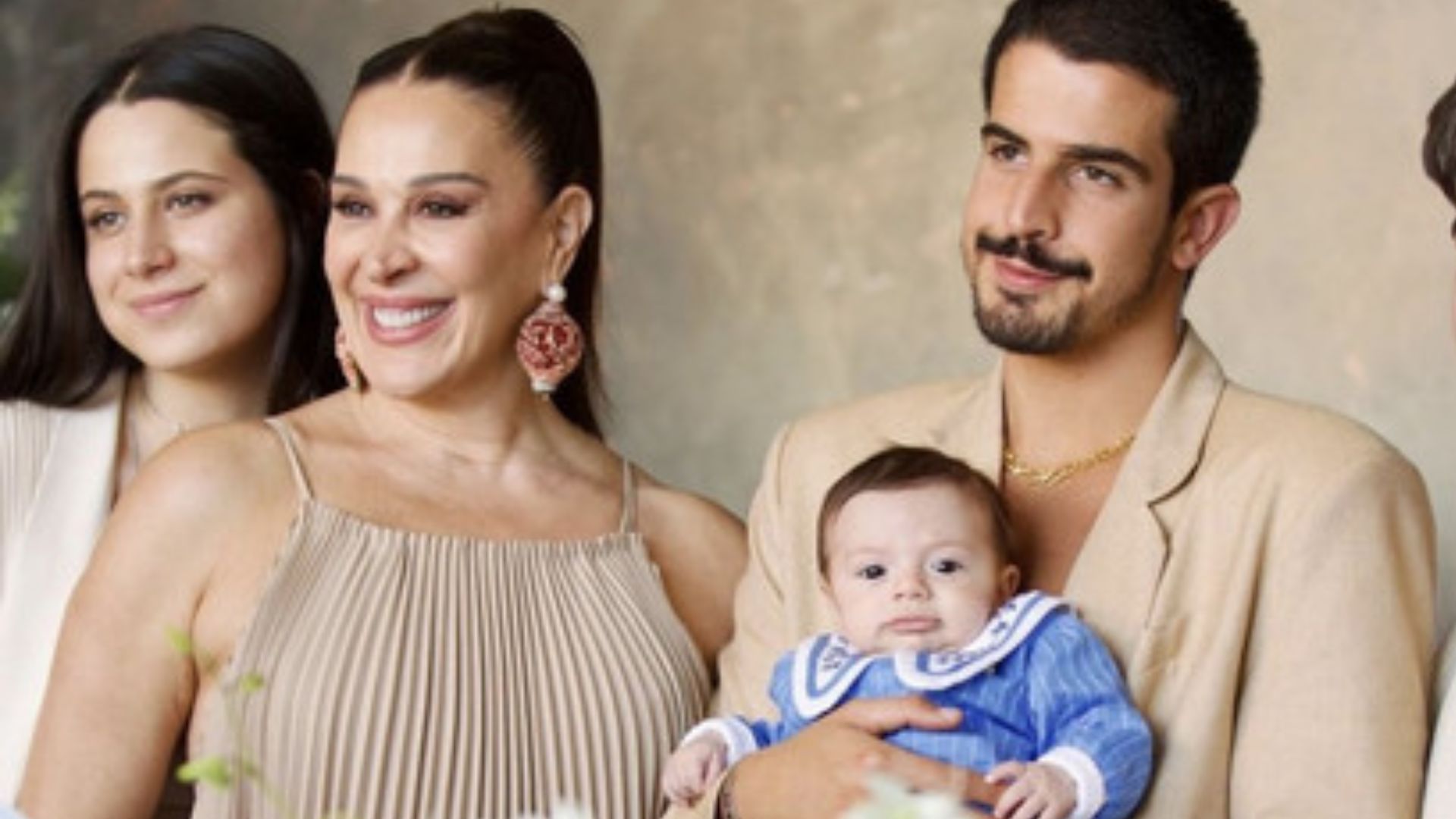Claudia Raia defendeu uma relação aberta com os filhos e surpreendeu ao se definir como uma “mulher bicha” — Foto: Reprodução/Instagram