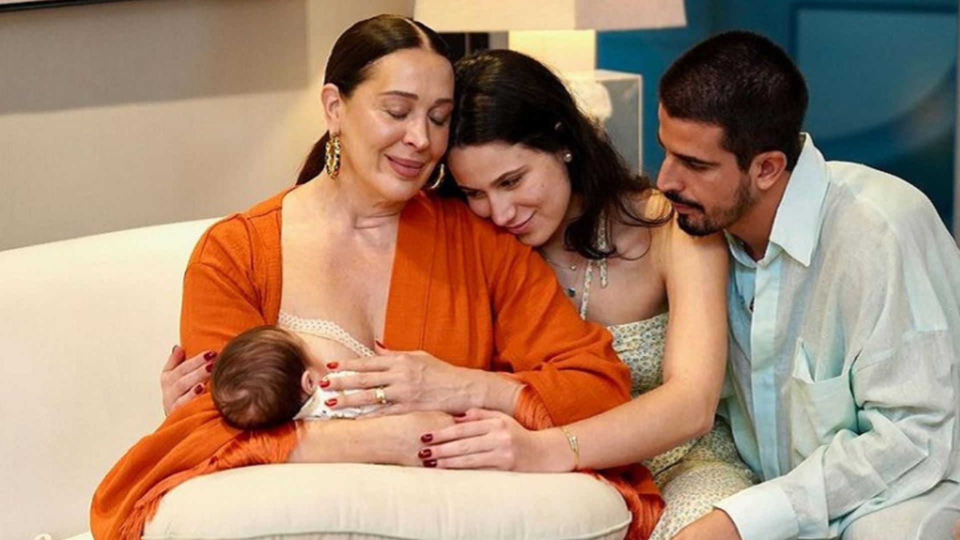 Claudia Raia afirmou que considera o diálogo sobre sexualidade importante na relação entre mães, filhos e filhas — Foto: Reprodução/Instagram