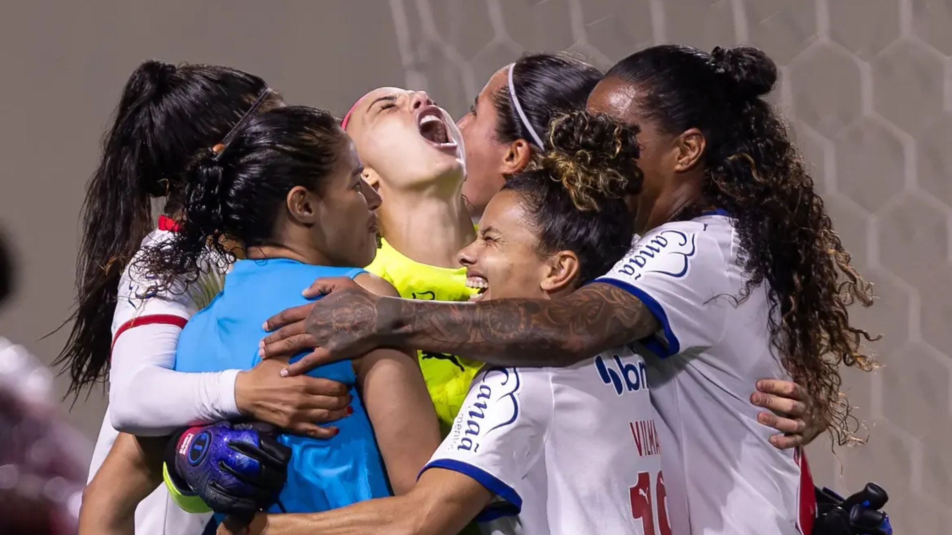 Ex-Vitória rasga elogios à goleira do Bahia, destaque da classificação no Brasileirão: "Grande goleira que o BBMP tem"