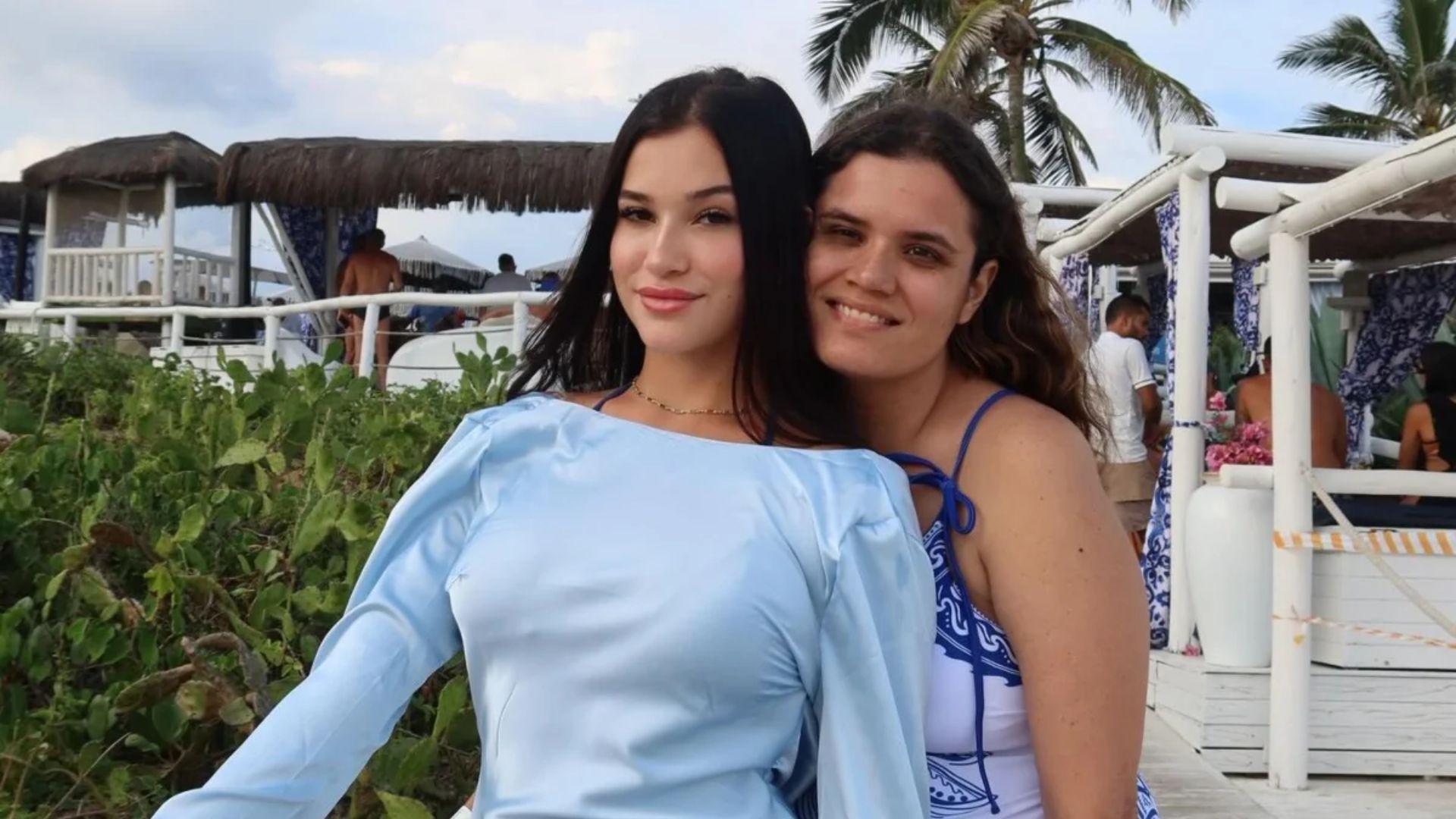 Duda Wendling e a mãe, Camila, durante um momento de proximidade; segundo a atriz, a mãe teve acesso às mensagens e decidiu responder ao ator para entender a situação - Foto: Instagram