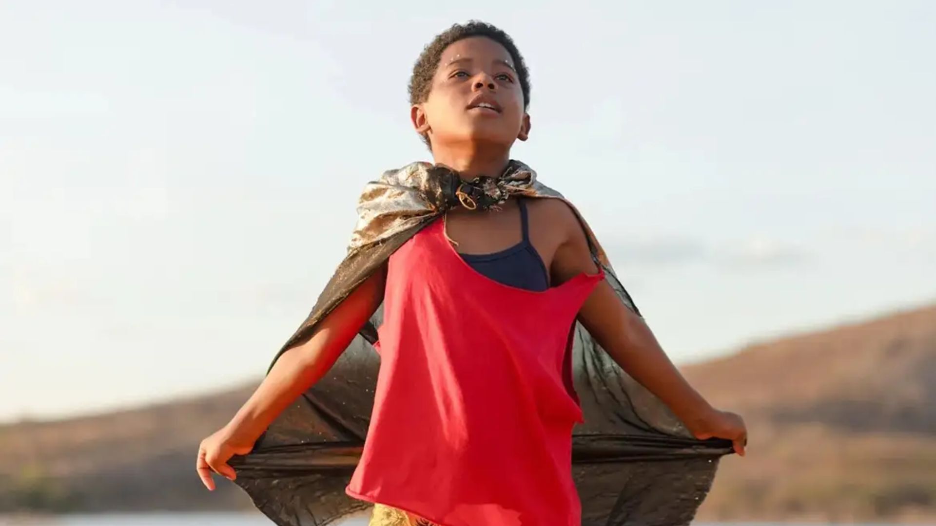 O protagonista, a criança de 11 anos “Gugu”, interpretado pelo ator baiano Yuri Gomes |  Foto: Reprodução/Paris FilmesO protagonista, a criança de 11 anos “Gugu”, interpretado pelo ator baiano Yuri Gomes |  Foto: Reprodução/Paris Filmes