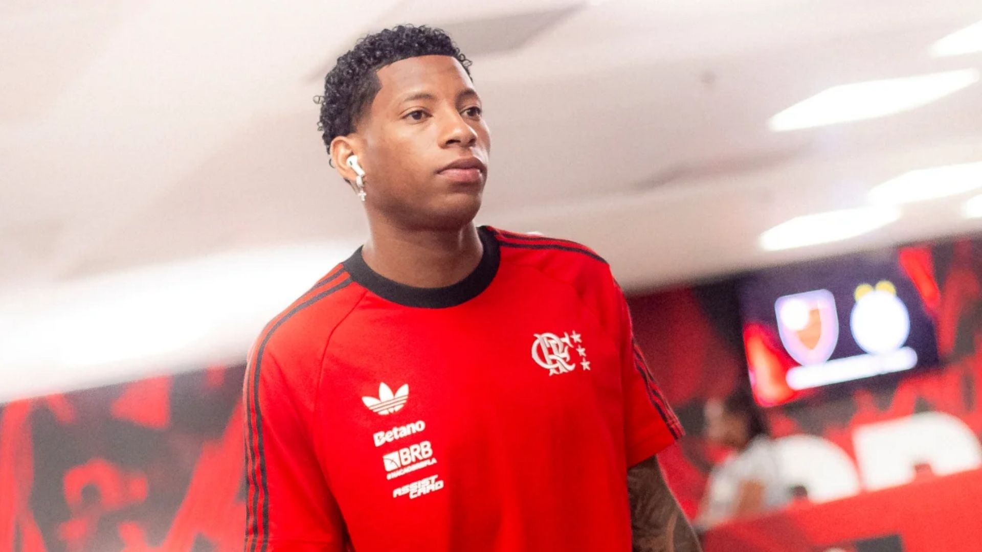 Atacante equatoriano viajou à Rússia para assinar com o Dínamo, mas não foi aprovado nos exames médicos — Foto: Adriano Fontes/Flamengo