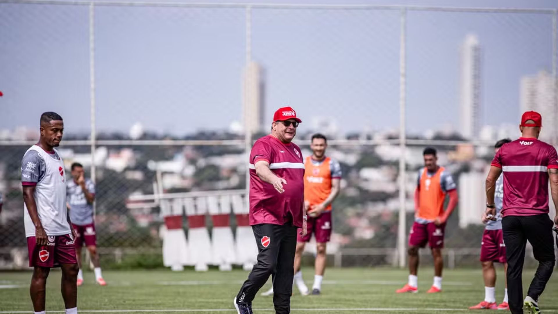 Guto Ferreira como treinador do Vila Nova - Foto: Roberto Corrêa / Vila Nova F.C.