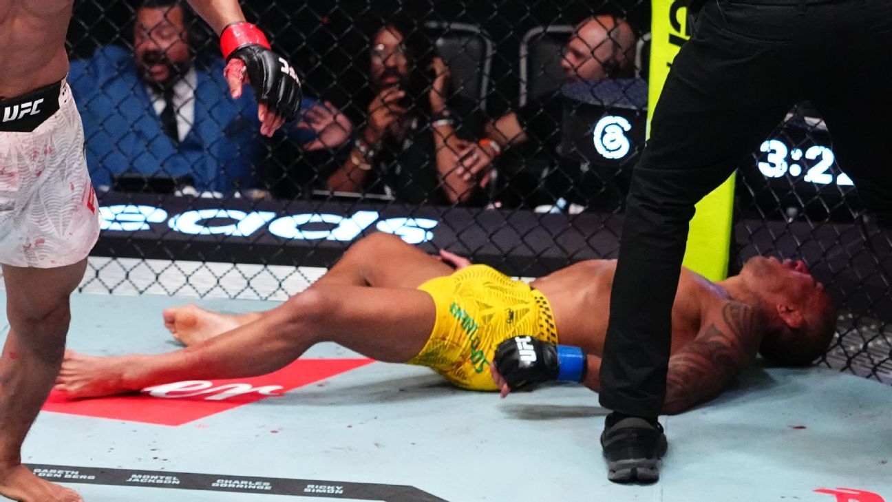 Brasileiro 'apaga' de forma assustadora após guerra de 5 rounds no UFC e é levado de maca para o hospital - Foto