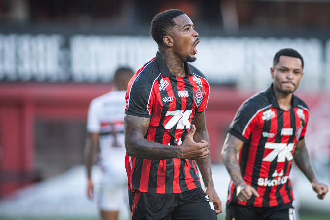 Cacá com as cores do Esporte Clube Vitória - Foto: Victor Ferreira / ECV