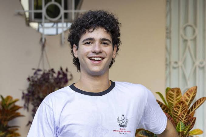 Ator João Victor Gonçalves é vítima de homofobia