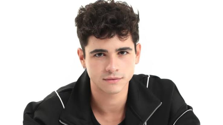Ator João Victor Gonçalves é vítima de homofobia