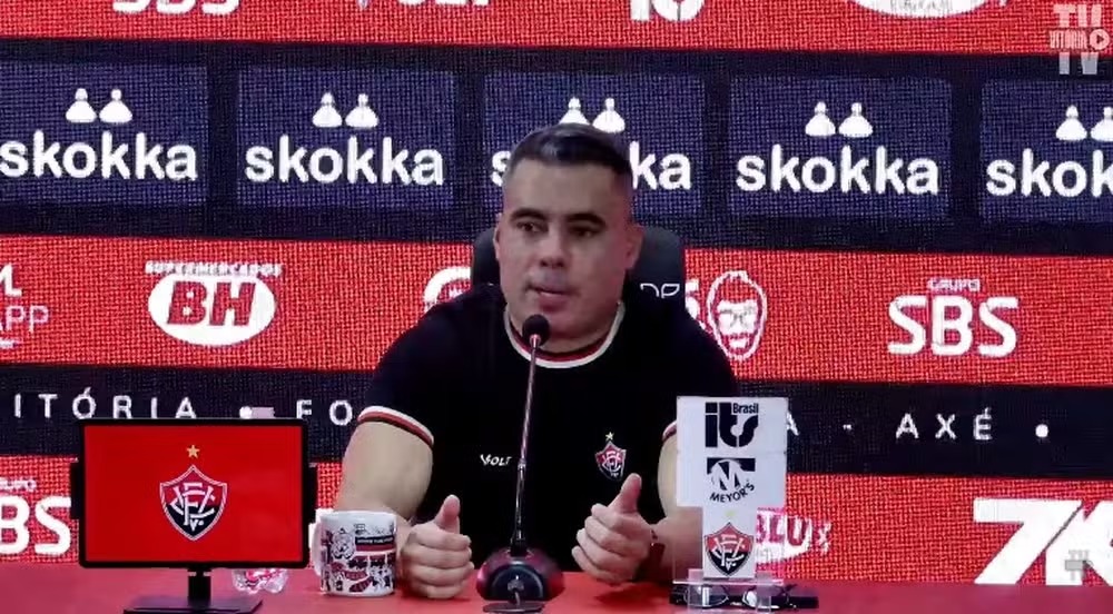 Jair Ventura comandando o Vitória | Foto: Divulgação/ECV