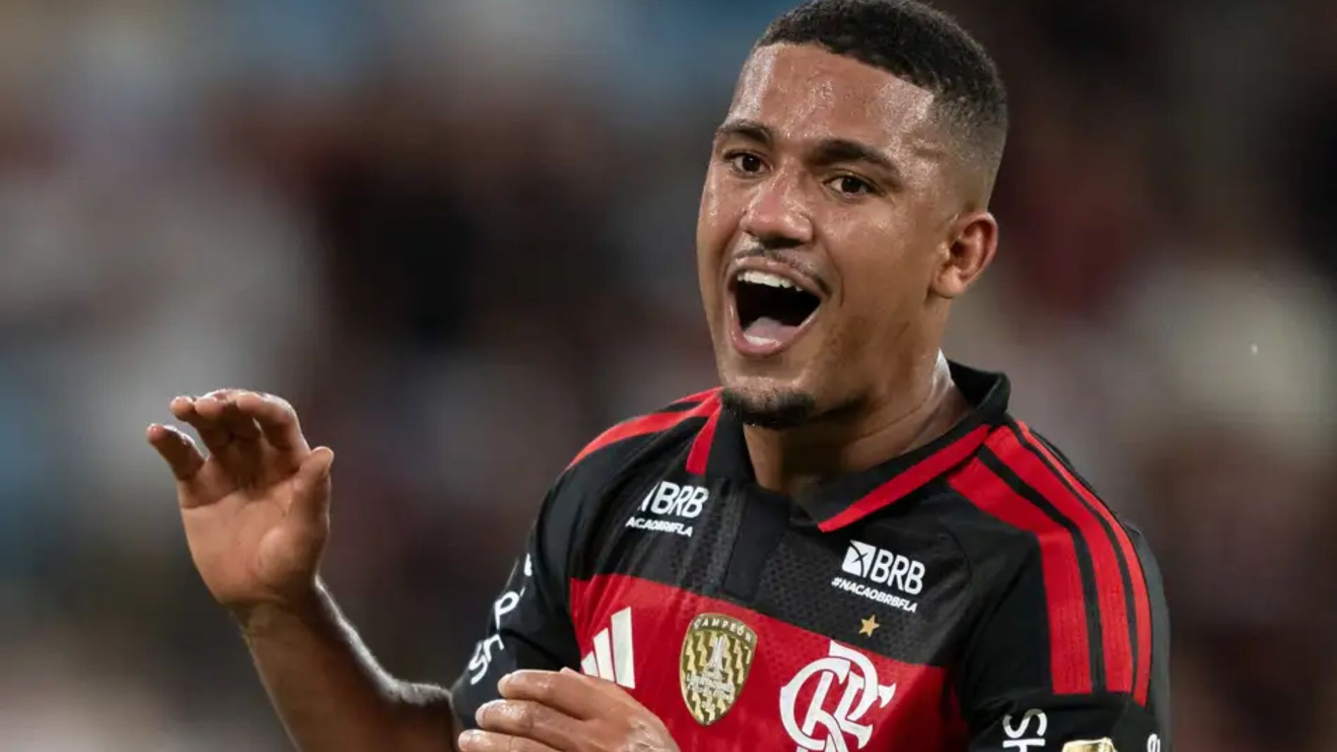 Samuel Lino com as cores do Flamengo - Foto: Gilvan de Souza / Flamengo