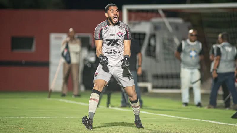 Lucas Arcanjo com as cores do Vitória - Foto: Victor Ferreira / ECV