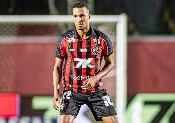 Lucas Braga com as cores do Esporte Clube Vitória - Foto: Victor Ferreira / ECV