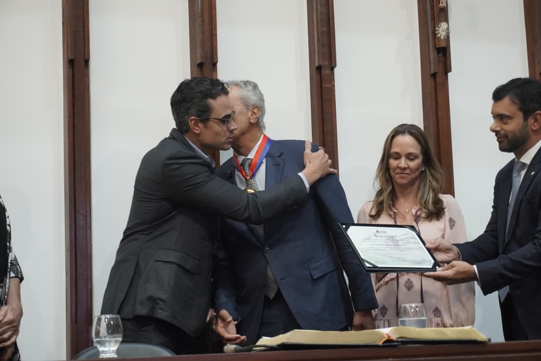 Médico Henrique Salvador recebe Comenda 2 de Julho e Título de Cidadão Baiano - Foto: Devid Santana | BNEWS