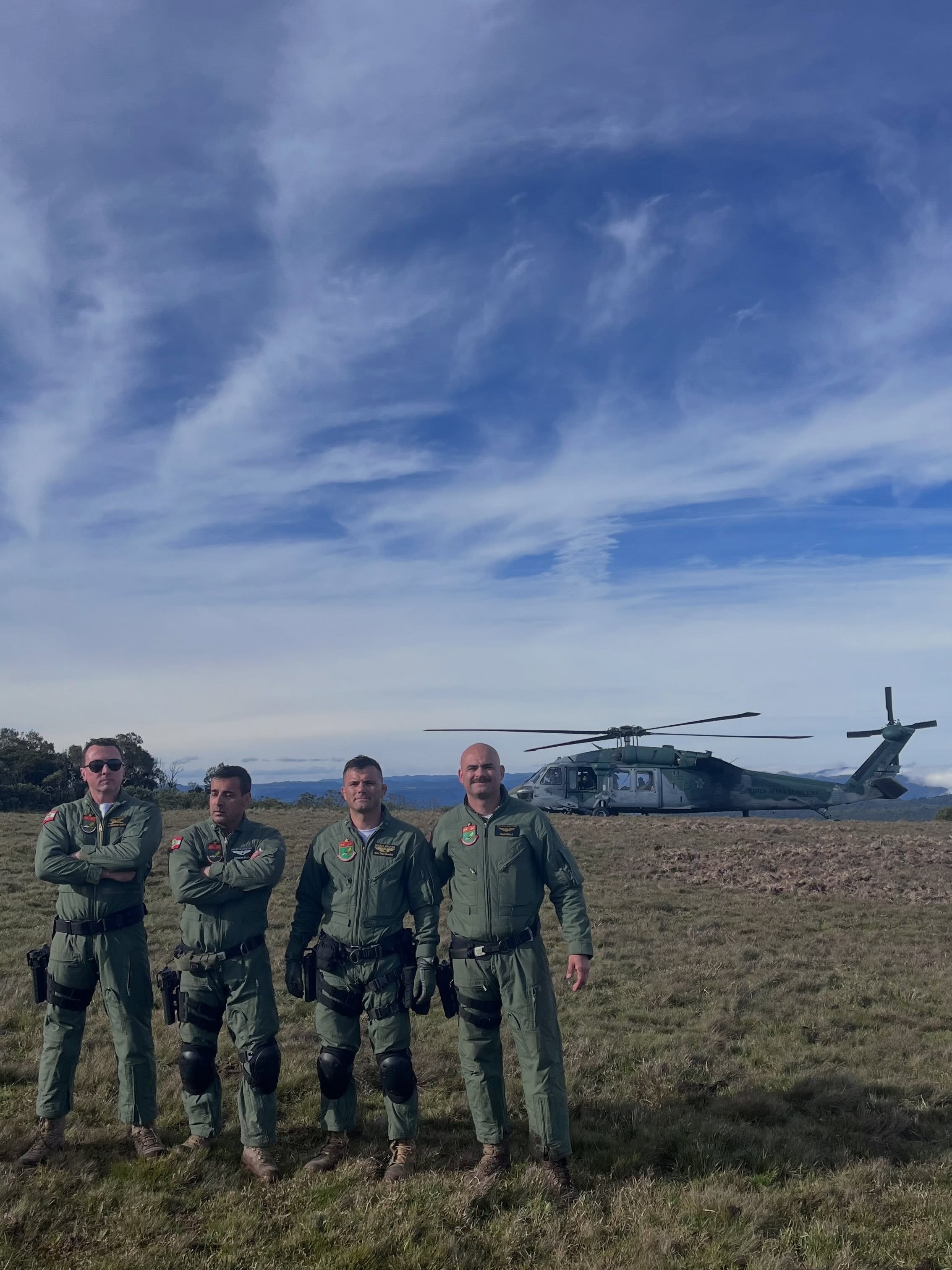 Foto: Imagens revelam operação de resgate após queda de helicóptero com Rick e Bruno | Reprodução: Redes sociais / Sargento Teles (PMSC)
