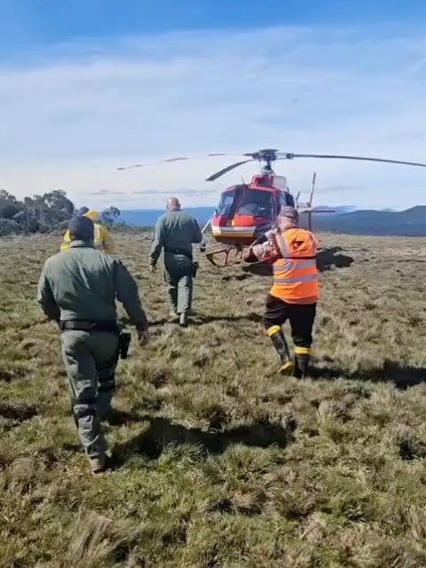 Foto: Imagens revelam operação de resgate após queda de helicóptero com Rick e Bruno | Reprodução: Redes sociais / Sargento Teles (PMSC)