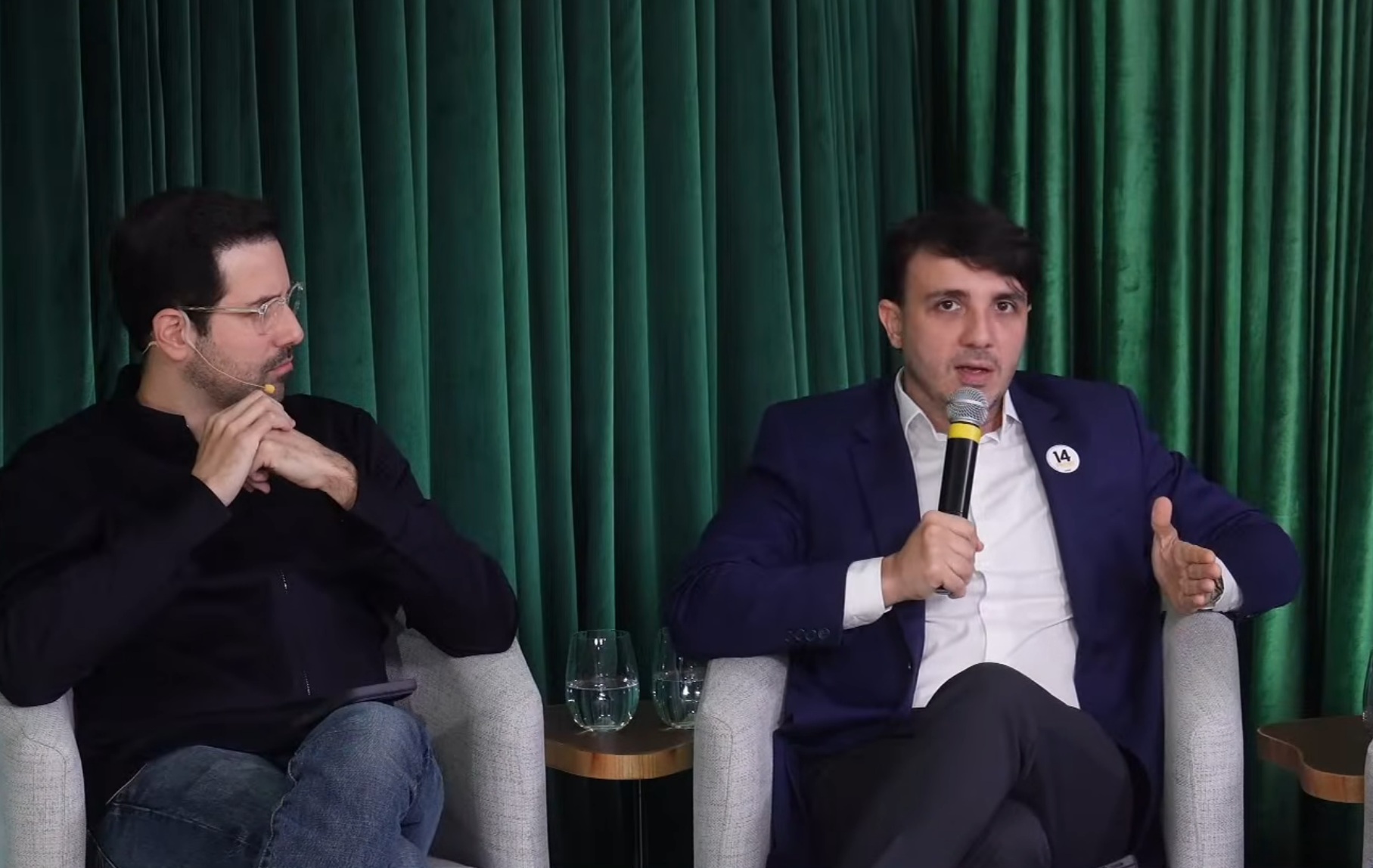 Debate na MathiasTV é cancelado após somente Renan Santos marcar presença