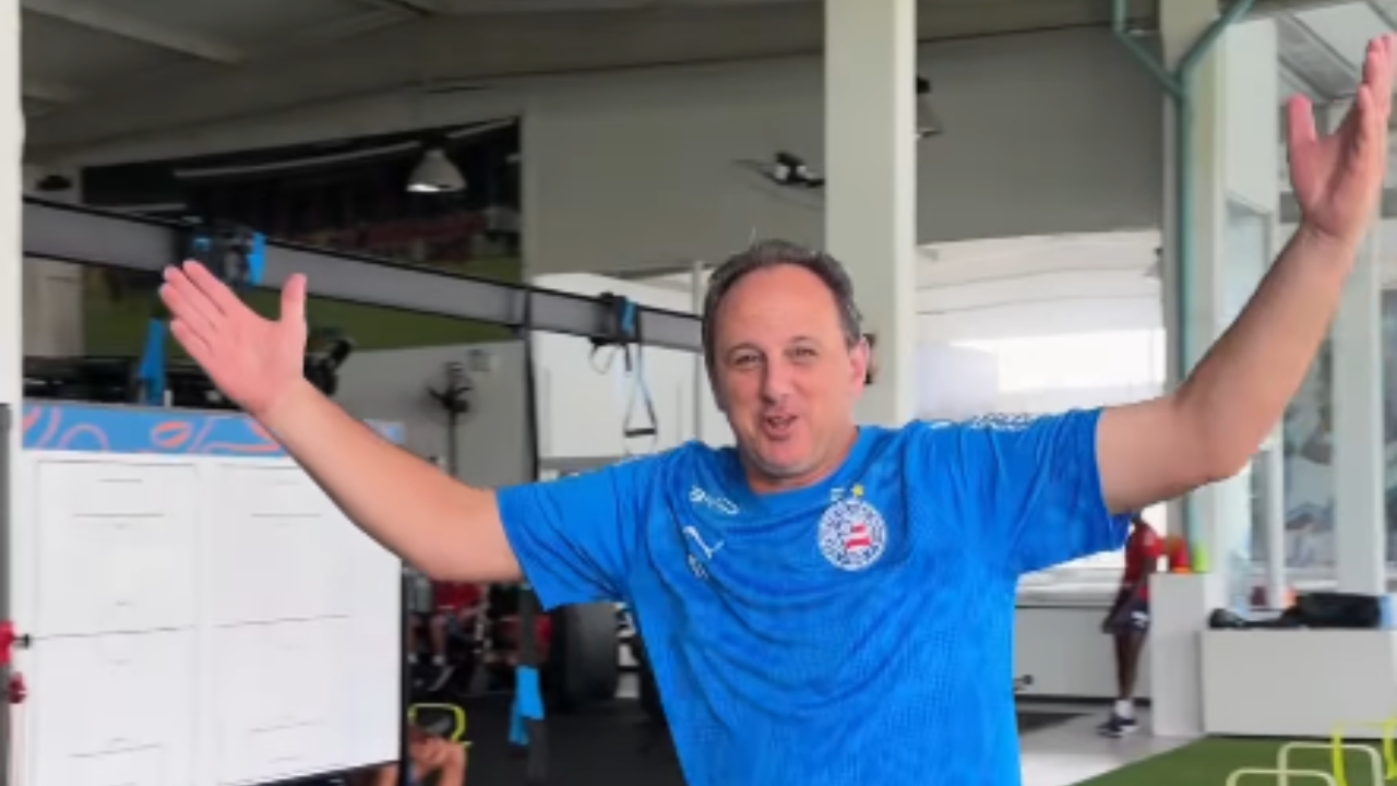 VÍDEO: Rogério Ceni impressiona e acerta chute de primeira em cesta de basquete no CT do Bahia